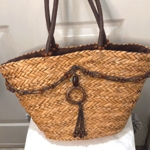 Beautiful Woven Straw Tote w/ 20" handles